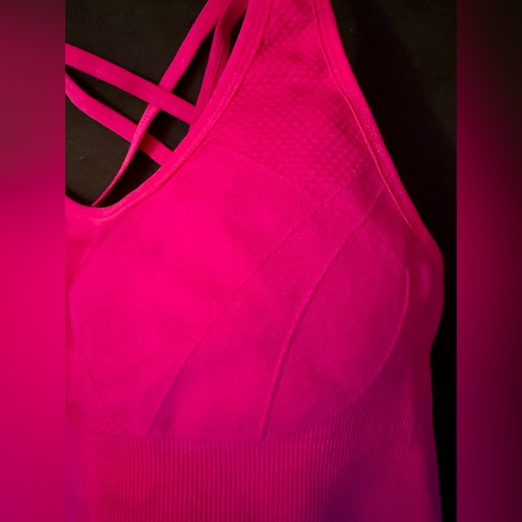 PUMA Fuchsia / Bright Pink Seamless Sports Bra - Size SMALL - Picture 9 of 10